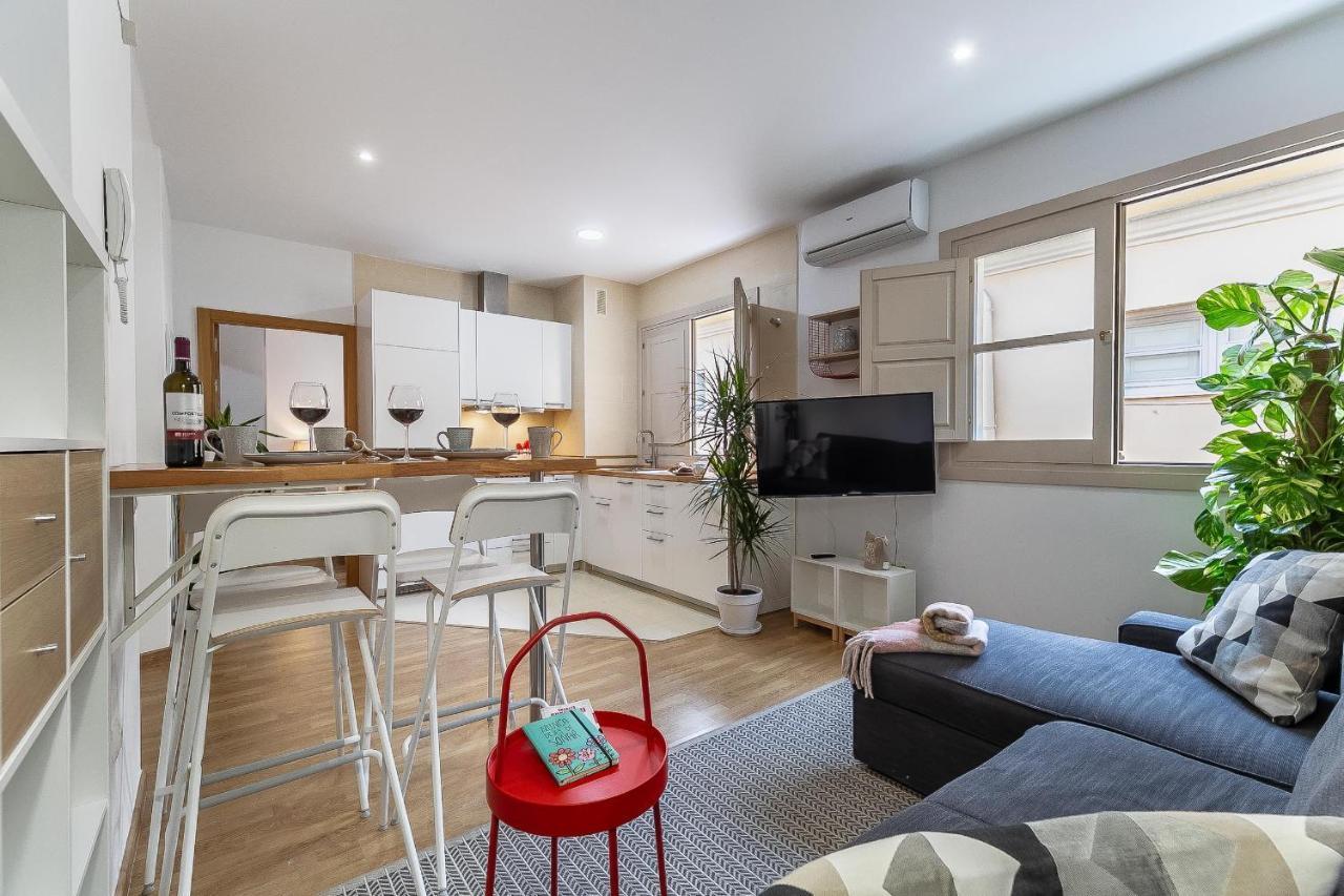 Central Malaga Apartment At Mitjana Plaza المظهر الخارجي الصورة