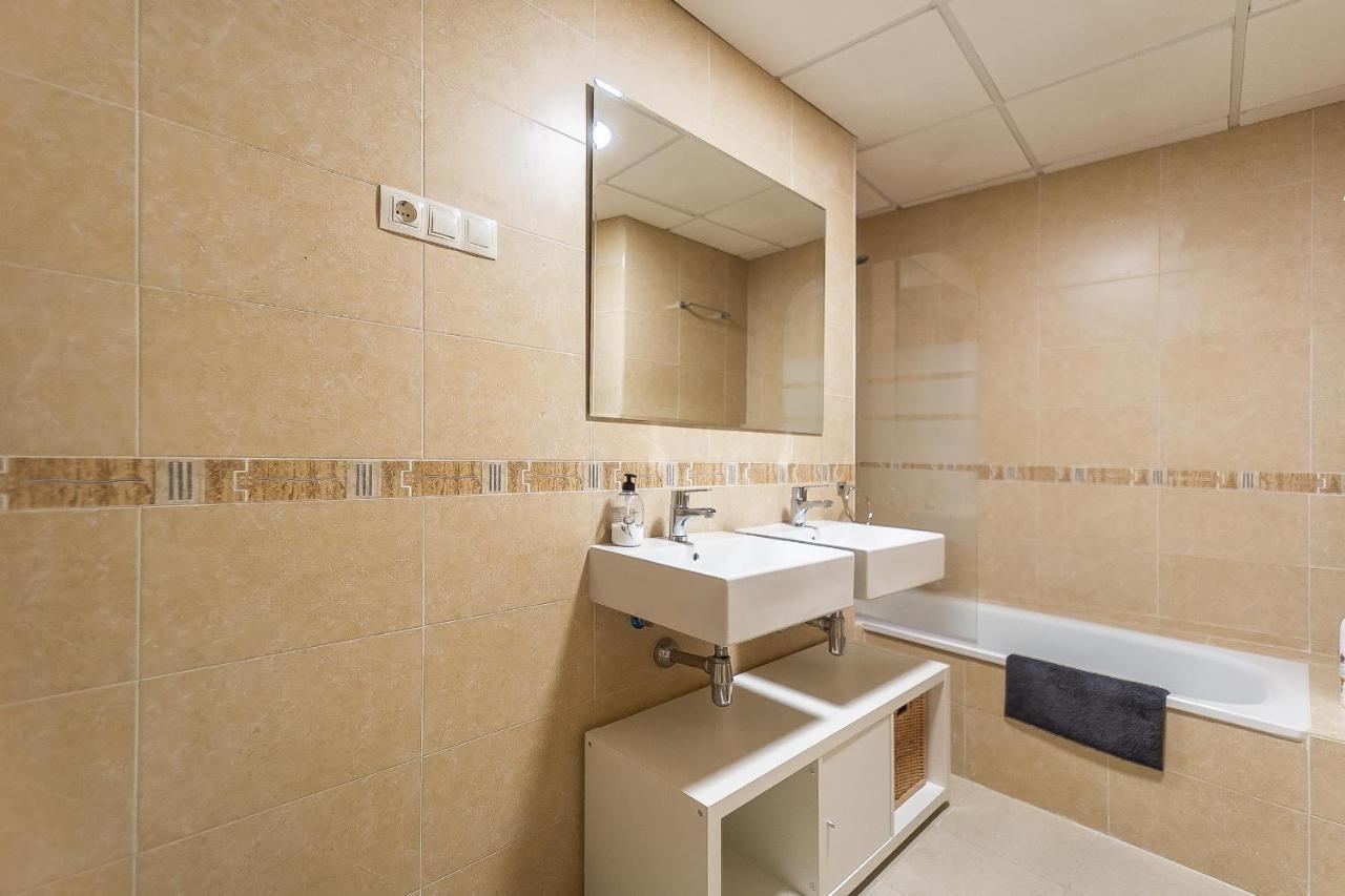 Central Malaga Apartment At Mitjana Plaza المظهر الخارجي الصورة