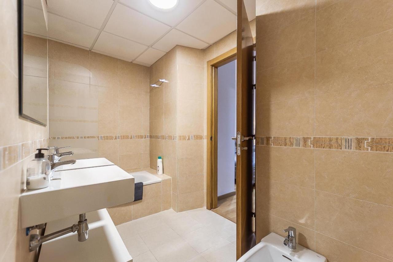 Central Malaga Apartment At Mitjana Plaza المظهر الخارجي الصورة